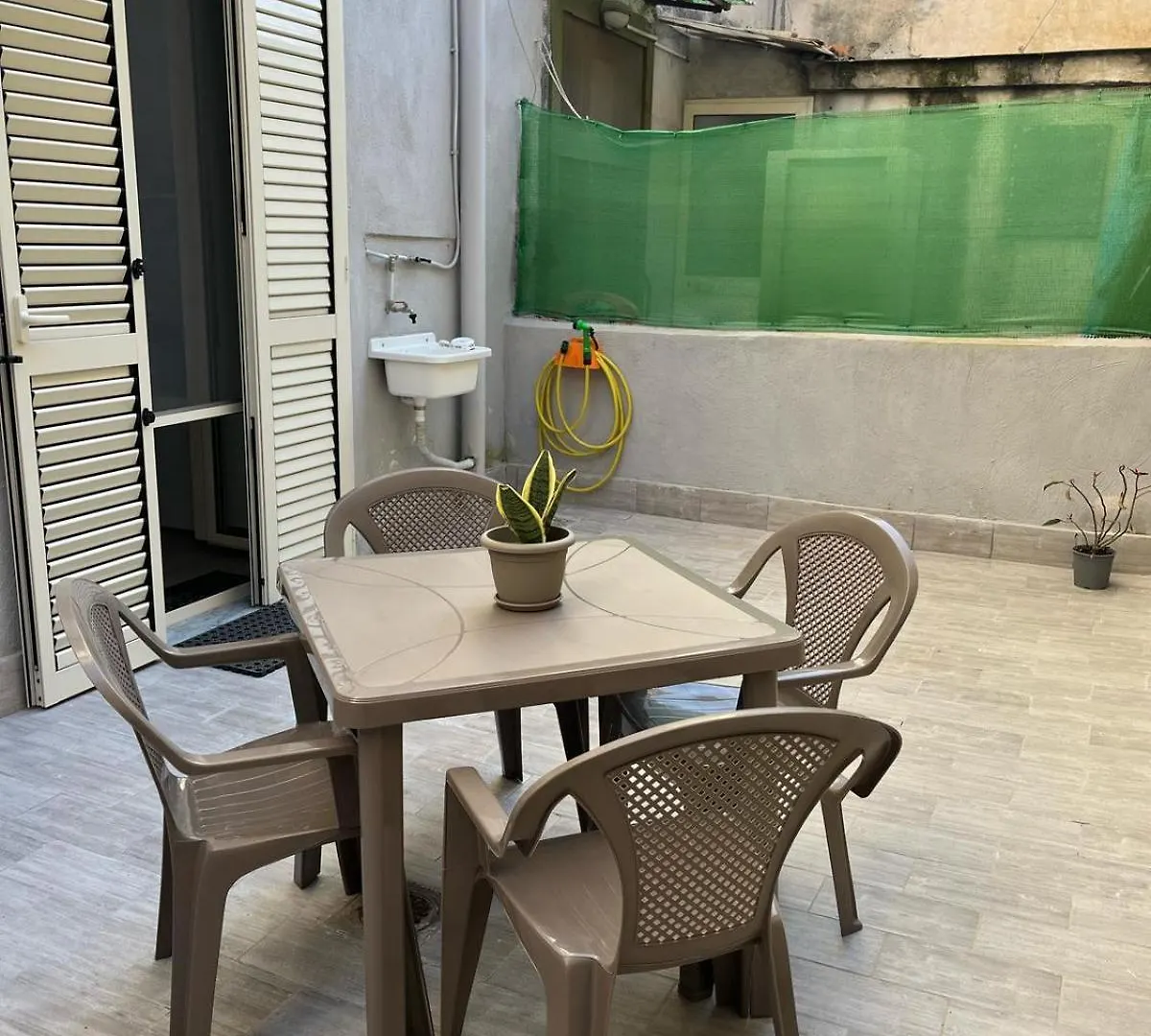 Gold House Aparthotel Naples