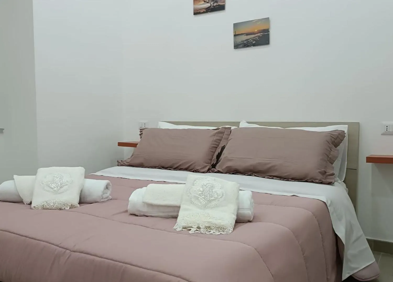 Gold House Aparthotel Naples 0*,  Italy